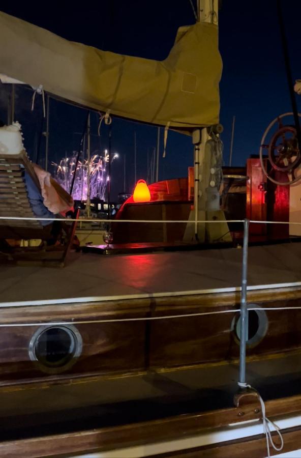 Port Deauville Yacht Vintage 外观 照片